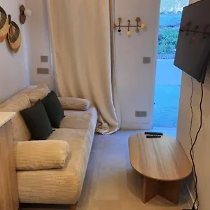 https://beau-studio-renove-dans-residence-avec-piscine.fr-provencehotel.com